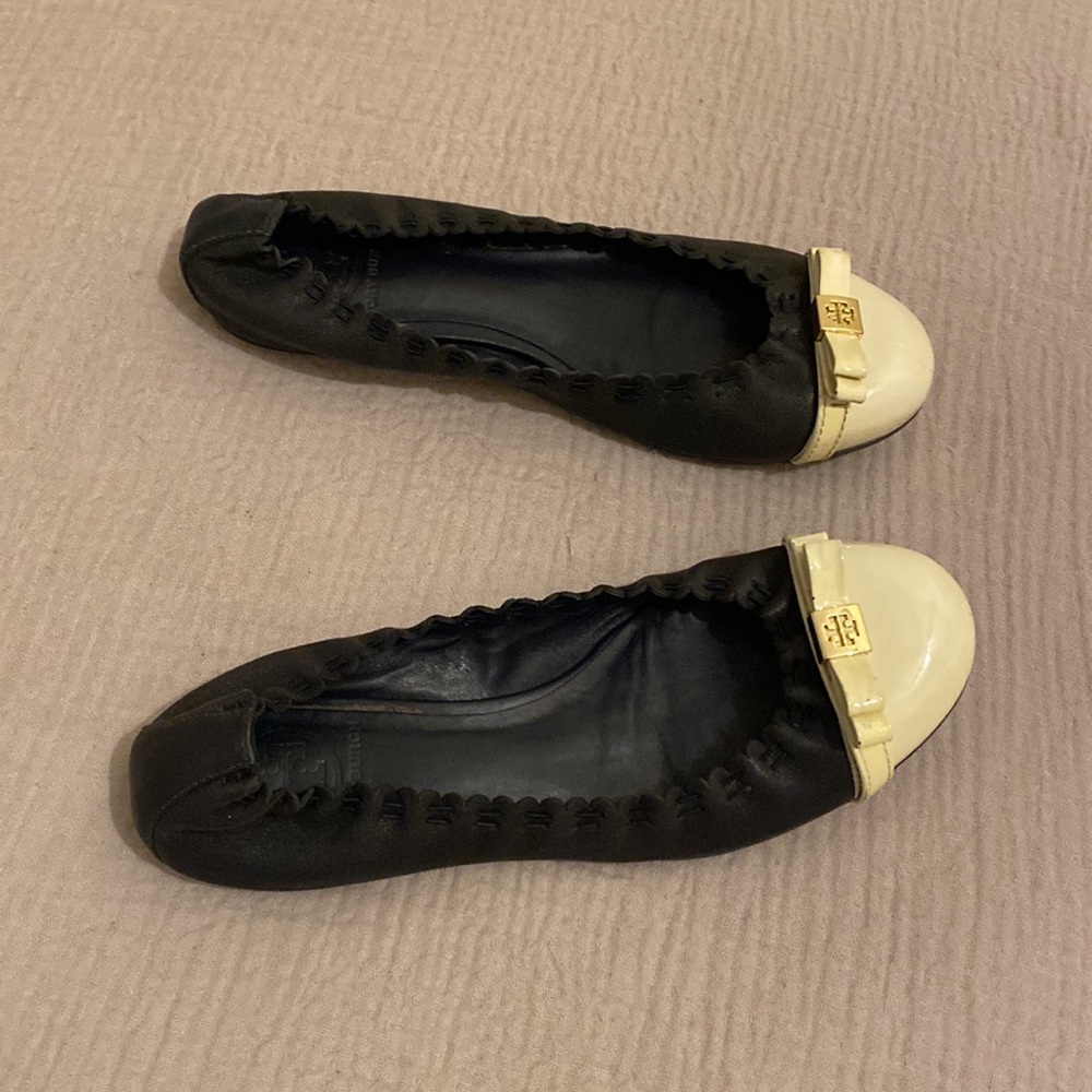 TORY BURCH Women's Black and Cream Flats. Size 7 1/2 - Picture 5 of 6